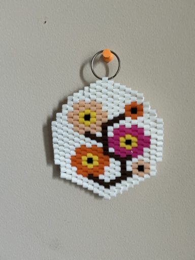 Round 3 flowers w/2 little ones with stems